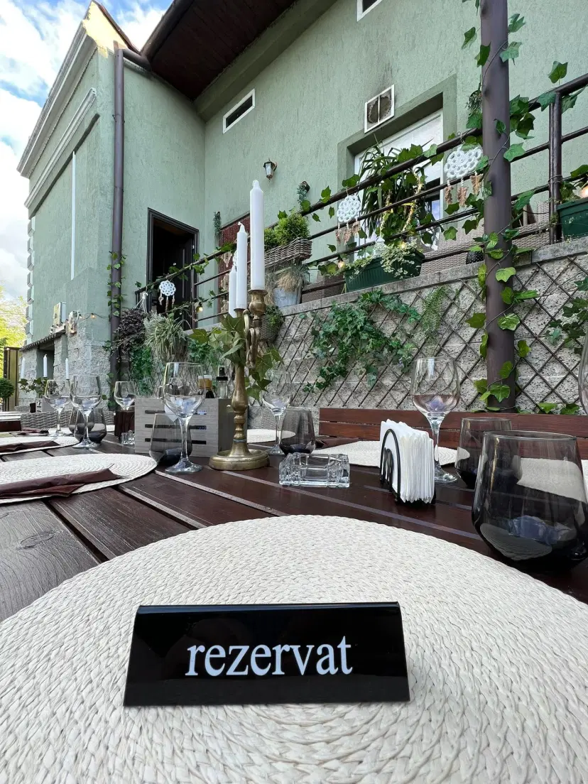 https://honeypot0.s3.amazonaws.com/1706795180127-gallery-Restaurant%20RezervArt%20%20%284%29.webp