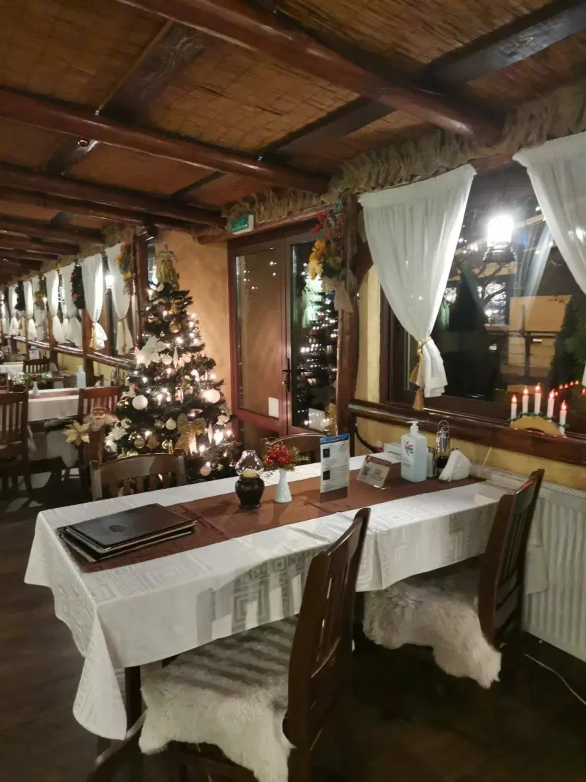 https://honeypot0.s3.amazonaws.com/gallery/1710872049409-gallery-Restaurant%20Rustic%20%283%29.webp