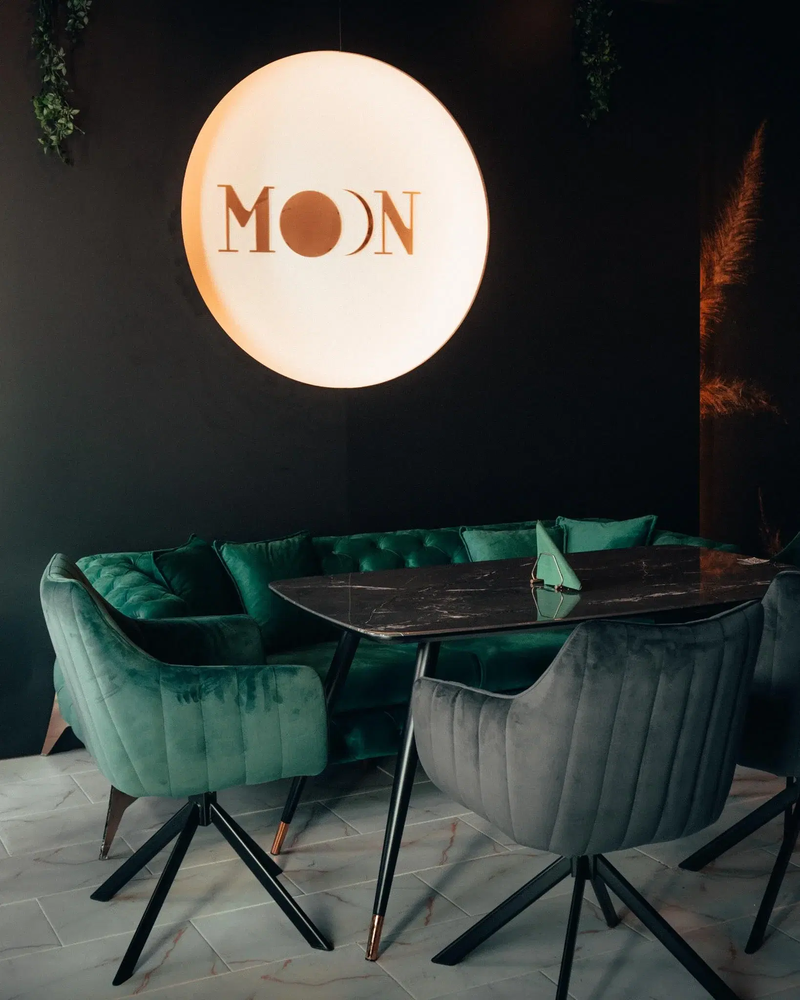 Restaurant Moon