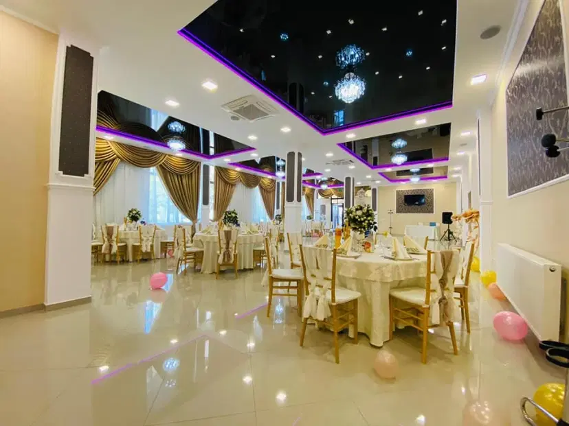 https://honeypot0.s3.amazonaws.com/gallery/1711133260175-gallery-Restaurant%20Magic%20Event%20%20%281%29.webp