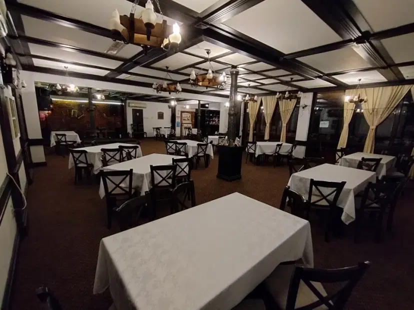 https://honeypot0.s3.amazonaws.com/gallery/1711788802066-gallery-Restaurant%20Zaraza%20%20%283%29.webp